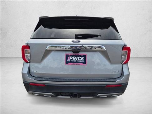 Used 2021 Ford Explorer XLT w/ Equipment Group 202A AWD/4WD image 5