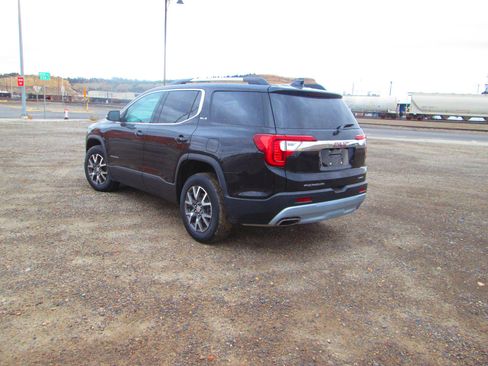 Used 2021 GMC Acadia SLE image 3