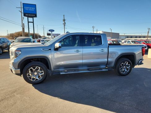 Used 2024 GMC Sierra 1500 SLT image 2