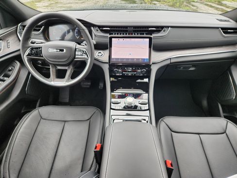 New 2025 Jeep Grand Cherokee L Overland AWD/4WD image 3