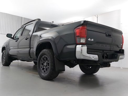 Used 2018 Toyota Tacoma SR5 image 3