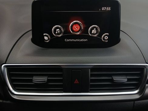 Used 2018 MAZDA MAZDA3 Grand Touring w/ Premium Equipment Package FWD image 8