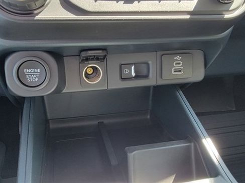 Used 2026 Ford Maverick Lobo AWD/4WD image 40