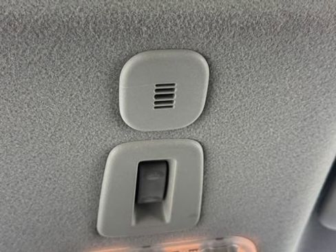 Used 2011 Nissan Juke SV FWD image 29