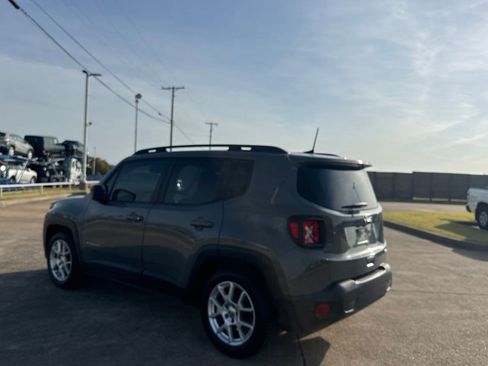 Used 2020 Jeep Renegade Latitude FWD image 15