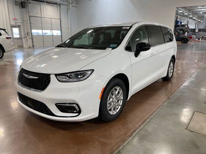 New 2025 Chrysler Pacifica Select
