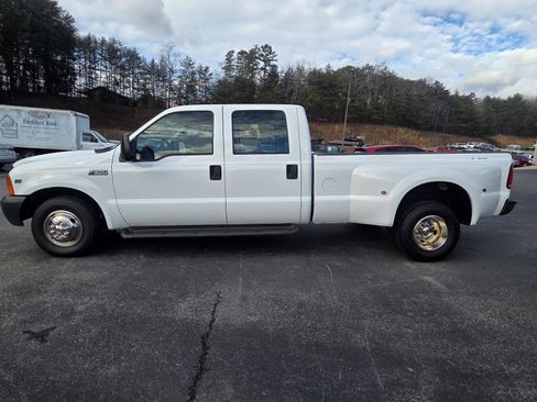 Used 2001 Ford F350 XL image 2