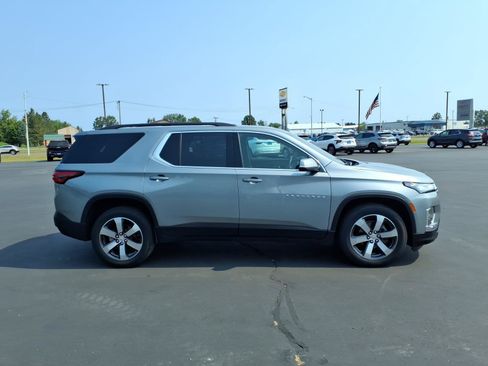 Used 2023 Chevrolet Traverse LT w/ LT Premium Package AWD/4WD image 7