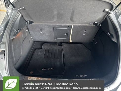 Used 2018 INFINITI QX30 Premium image 35