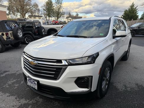 Used 2023 Chevrolet Traverse LT image 2