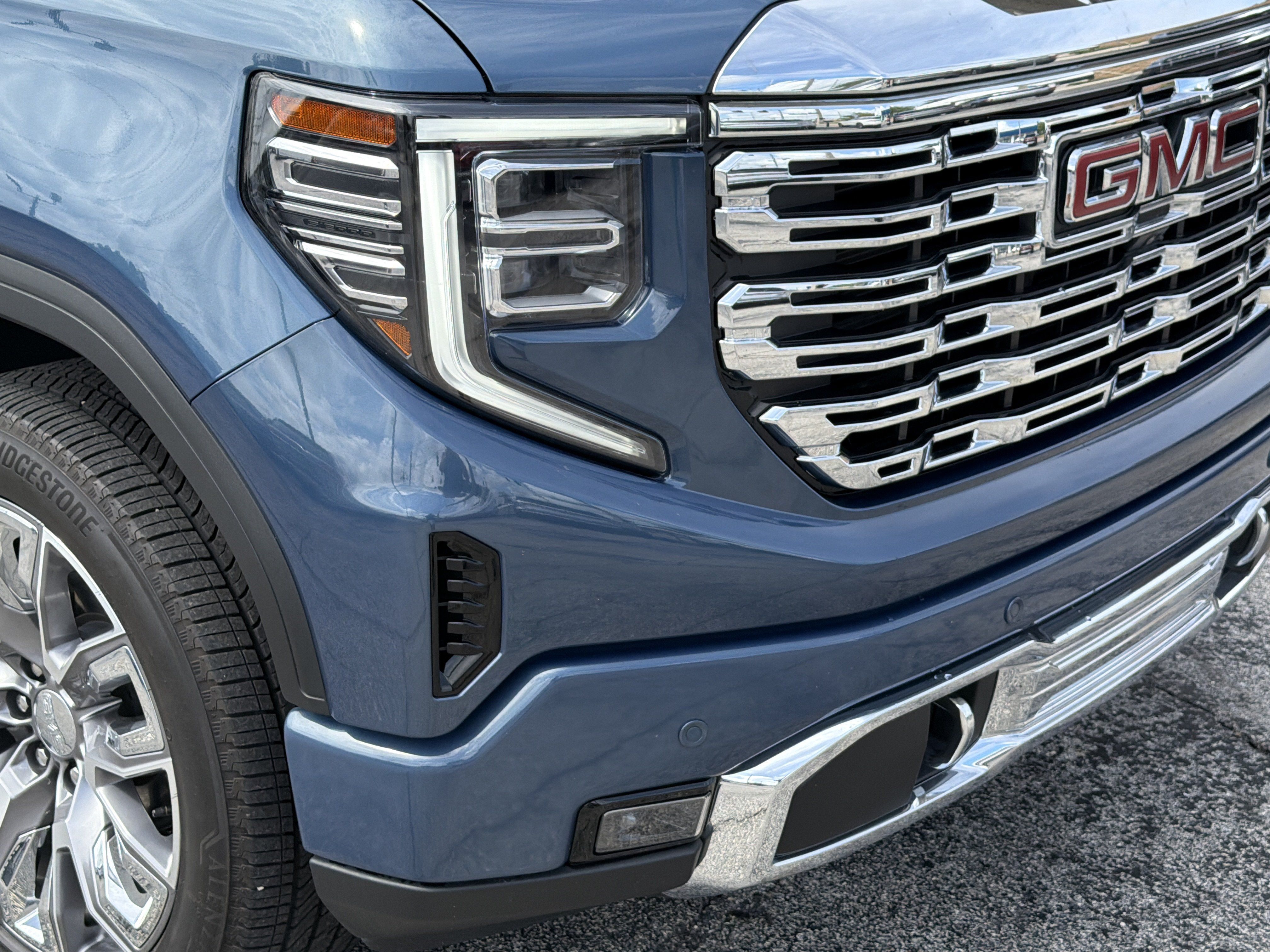 Used 2025 GMC Sierra 1500 Denali w/ Denali Reserve Package AWD/4WD image 9