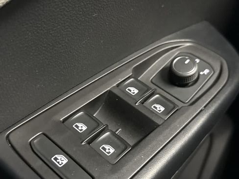 Used 2025 Volkswagen Taos S FWD image 17
