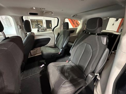 Used 2023 Chrysler Voyager LX FWD image 11