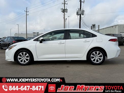 Used 2024 Toyota Corolla LE image 6
