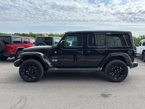 Used 2023 Jeep Wrangler Unlimited Sahara w/ Cold Weather Group AWD/4WD image 5