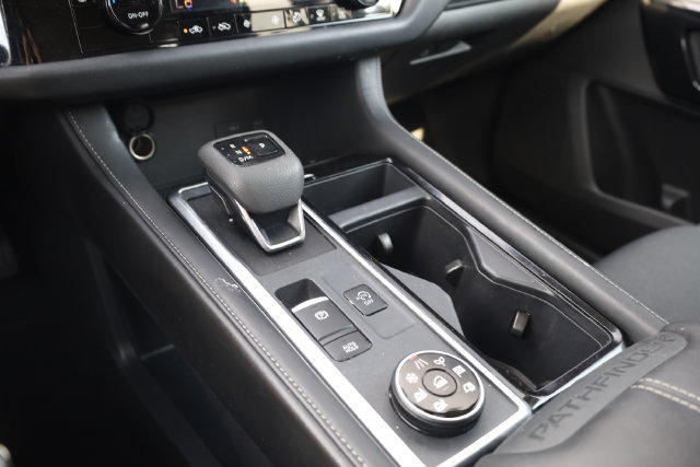 Used 2024 Nissan Pathfinder SV AWD/4WD image 26