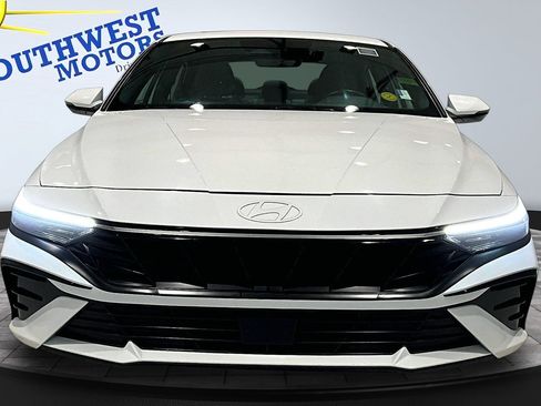 Used 2025 Hyundai Elantra Limited w/ Cargo Package FWD image 2