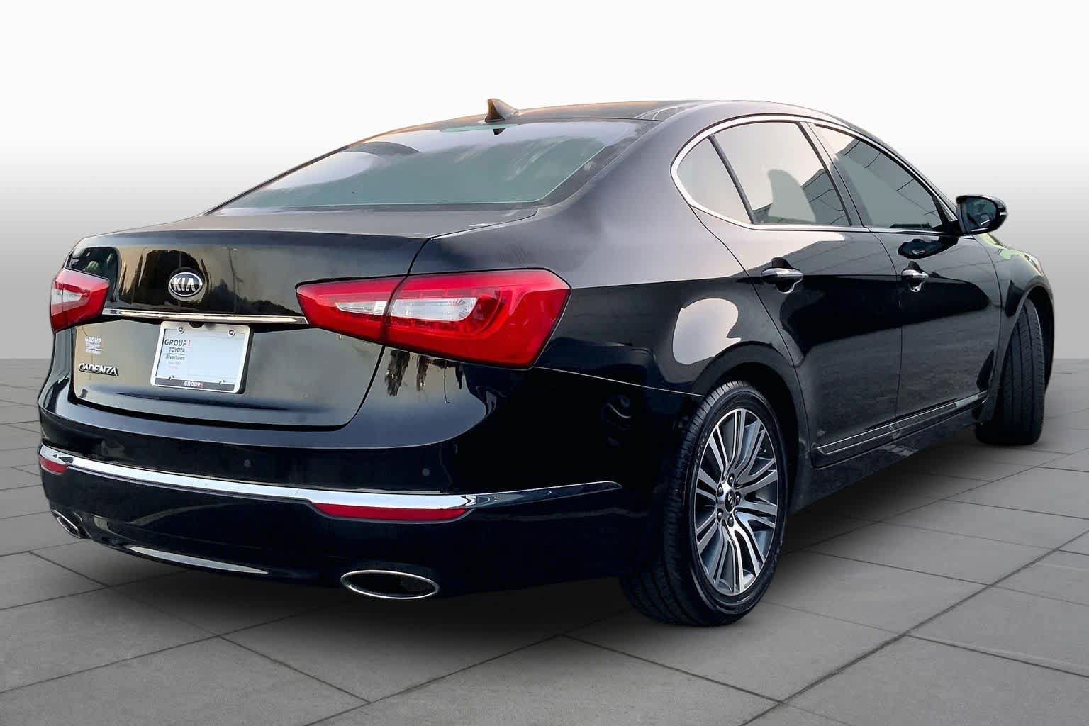 Used 2015 Kia Cadenza Premium w/ Luxury Package FWD image 12