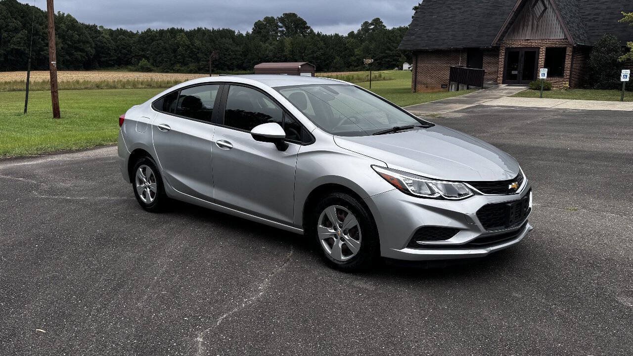 Used 2018 Chevrolet Cruze LS FWD image 2