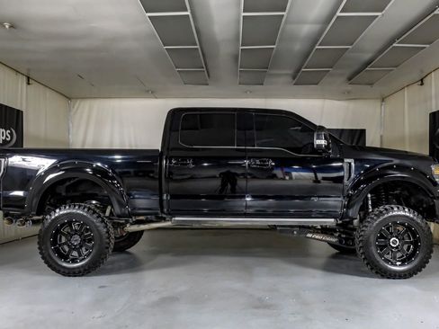 Used 2021 Ford F250 Platinum w/ FX4 Off-Road Package image 5