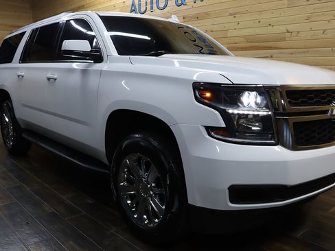 Used 2017 Chevrolet Suburban LT image 2
