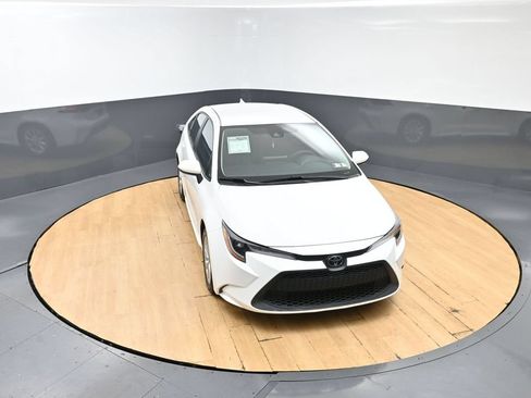 Used 2021 Toyota Corolla LE w/ LE Convenience Package FWD image 6