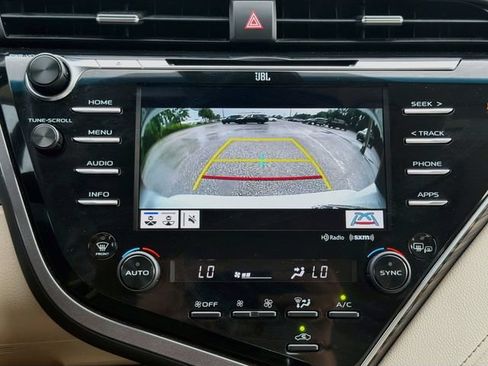Used 2018 Toyota Camry XLE FWD image 31