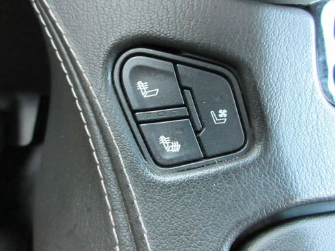 Certified 2017 Chevrolet Suburban Premier AWD/4WD image 35