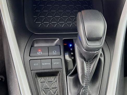 Used 2025 Toyota RAV4 XLE FWD image 18