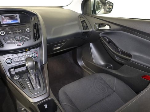 Used 2017 Ford Focus SE FWD image 11