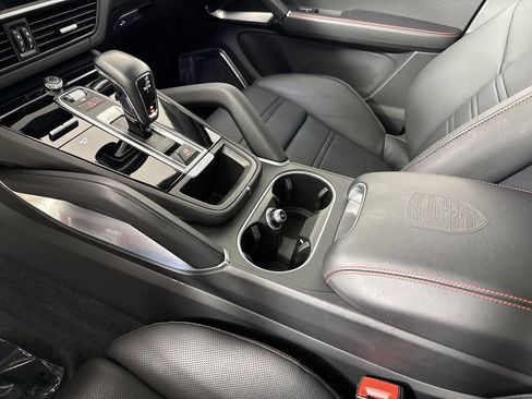 Certified 2023 Porsche Cayenne Turbo AWD/4WD image 32