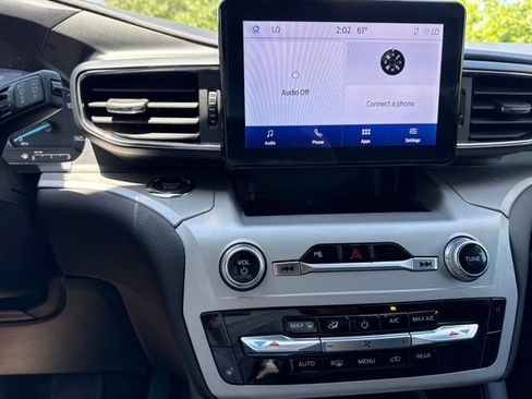 Used 2024 Ford Explorer XLT w/ Equipment Group 202A AWD/4WD image 23