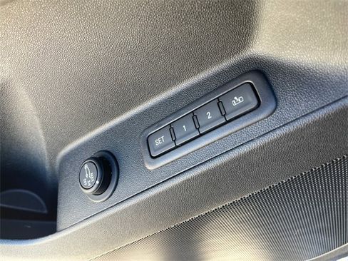 Used 2019 Chevrolet Equinox Premier image 30