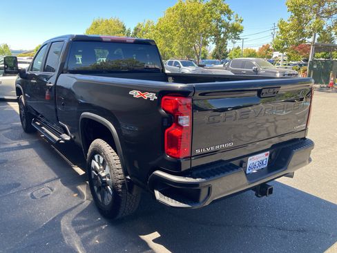Used 2022 Chevrolet Silverado 2500 Custom w/ Custom Value Package AWD/4WD image 5