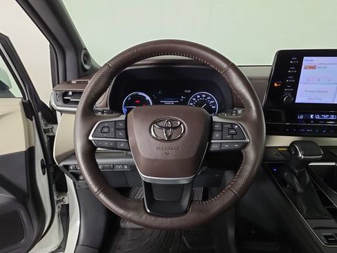 Used 2021 Toyota Sienna Platinum AWD/4WD image 27