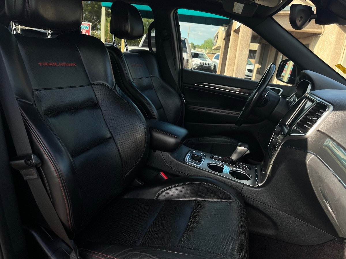 Used 2017 Jeep Grand Cherokee Trailhawk w/ Trailhawk Luxury Group AWD/4WD image 38