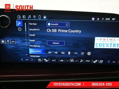 Used 2024 Chevrolet Traverse RS image 11