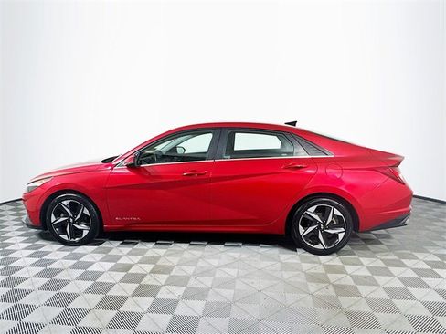 Used 2021 Hyundai Elantra SEL w/ Convenience + Premium Package image 5