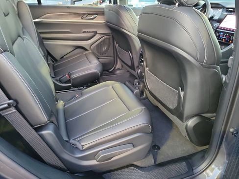 New 2025 Jeep Grand Cherokee L Limited w/ Luxury Tech Group II image 16