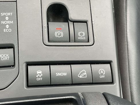 Certified 2022 Toyota Highlander XLE image 31