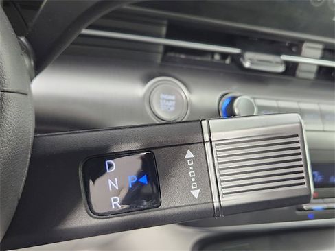 Certified 2025 Hyundai Kona SEL image 24