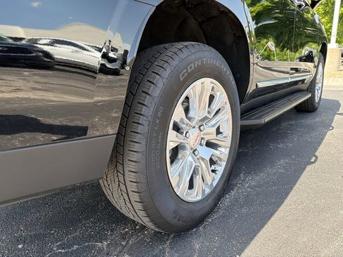 Used 2025 GMC Yukon Denali AWD/4WD image 6