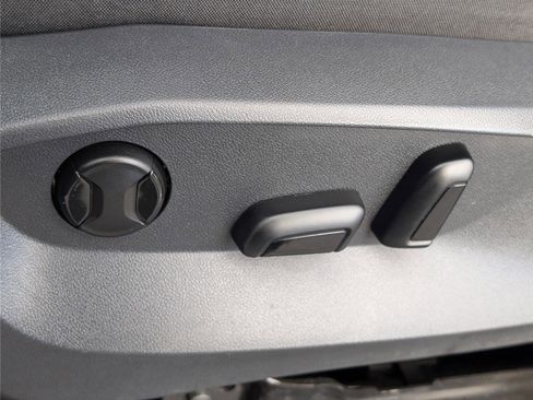 Used 2023 Volkswagen Tiguan SE w/ Panoramic Sunroof Package image 20