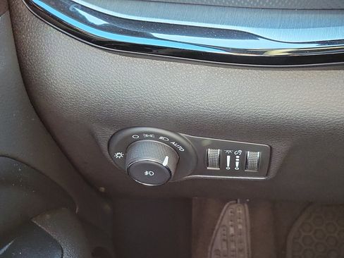 Used 2024 Jeep Compass Trailhawk w/ Trailhawk Elite Group image 12