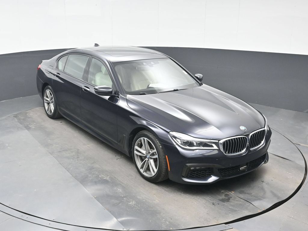 Used 2018 BMW 750i xDrive AWD/4WD image 27