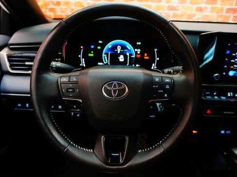 Used 2025 Toyota Camry SE w/ Convenience Package FWD image 11