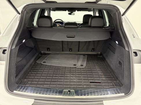 Certified 2024 Porsche Cayenne AWD/4WD image 63