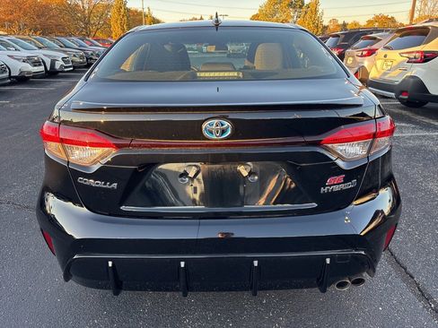 Used 2024 Toyota Corolla SE w/ Convenience Package image 3