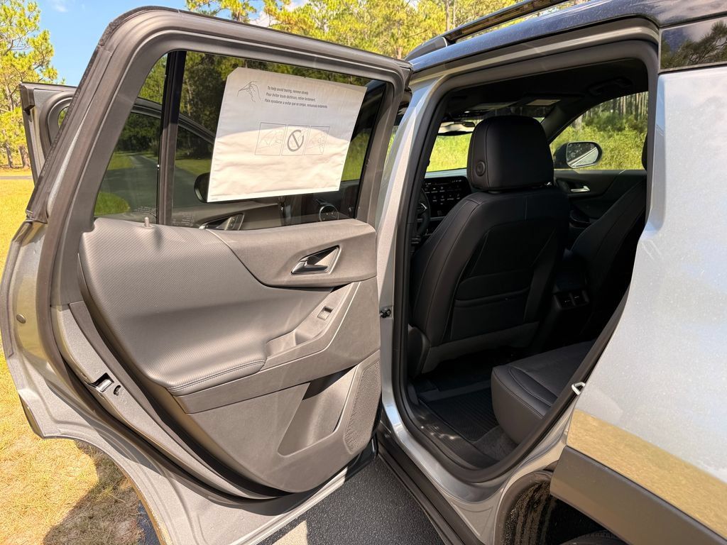 New 2027 Chevrolet Equinox LT w/ Convenience Package II FWD image 24