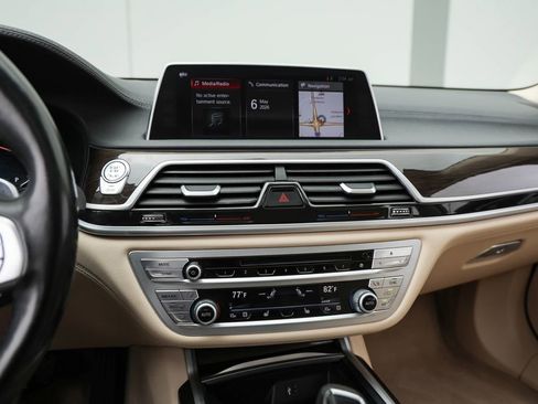 Used 2018 BMW 740i RWD image 9